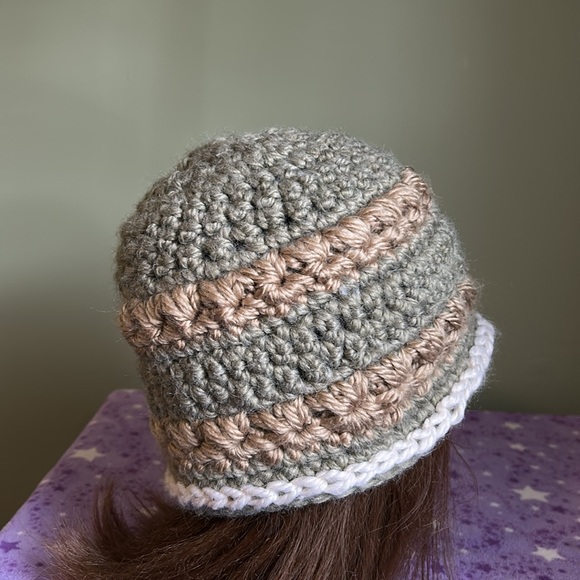 Elegant Crochet bucket hat medium soft acrylic thick yarn new warm - Picture 4 of 7